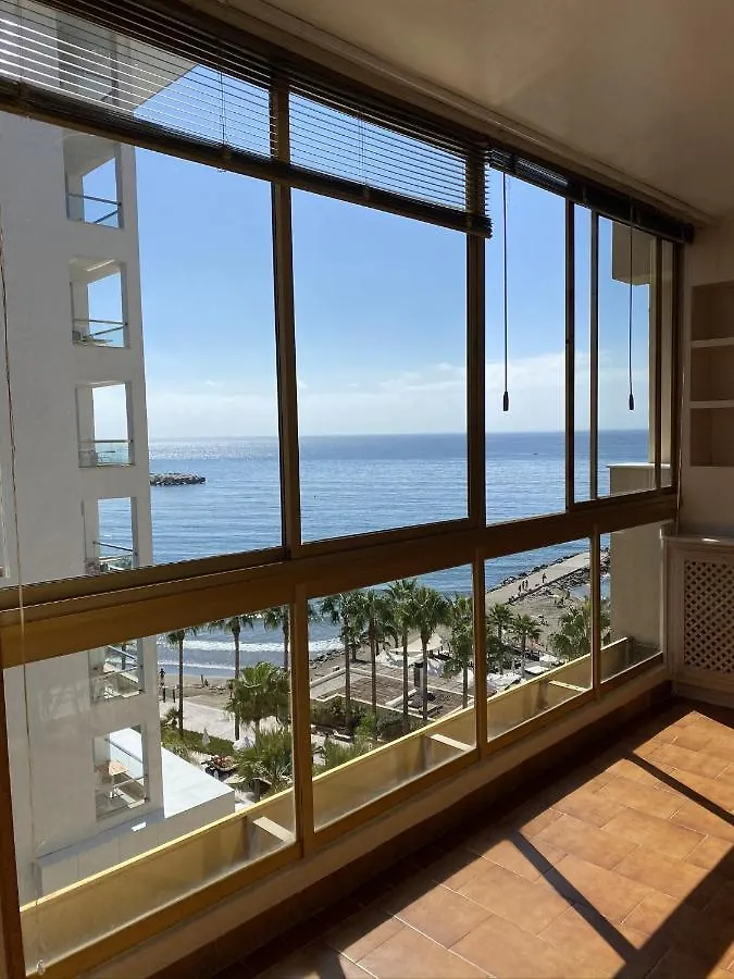 Precioso apartamento en primera línea de playa Marbella