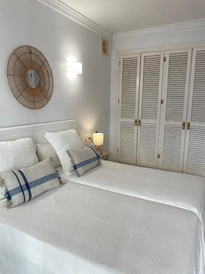 Precioso apartamento en primera línea de playa Marbella